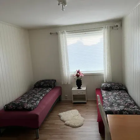 Bedroom In Centre, No Shower Available 招待所 奥勒松